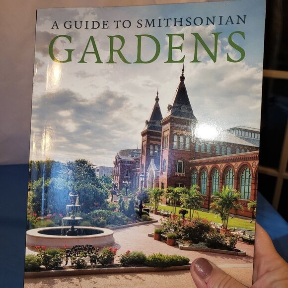 Like New A GUIDE TO THE SMITHSONIAN GARDENS - Picture 4 of 4